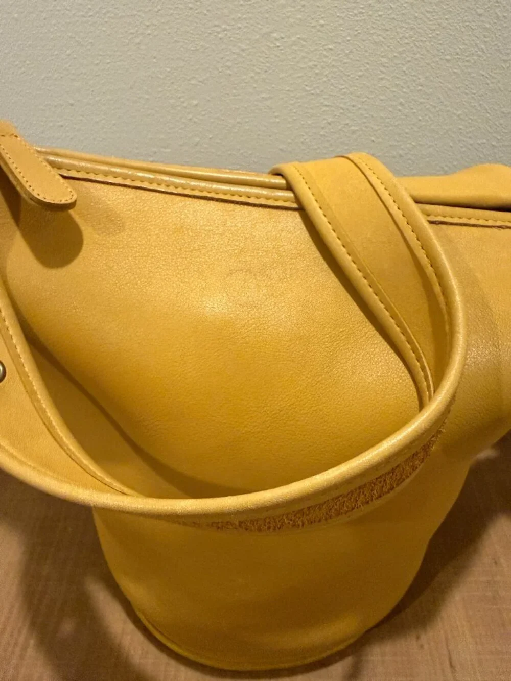 COACH Vintage Bucket Shoulder Bag Yellow Leather D7D 9953 Old Coach Duffel Sac